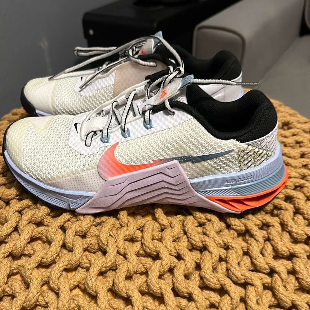 Nike woman’s metcon lifting shoes 6.5 great condition